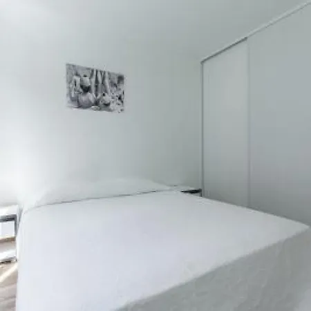 Croisette Serenity: Modern 3-bed Apartment Cannes