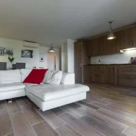 Croisette Serenity: Modern 3-bed Apartment Cannes